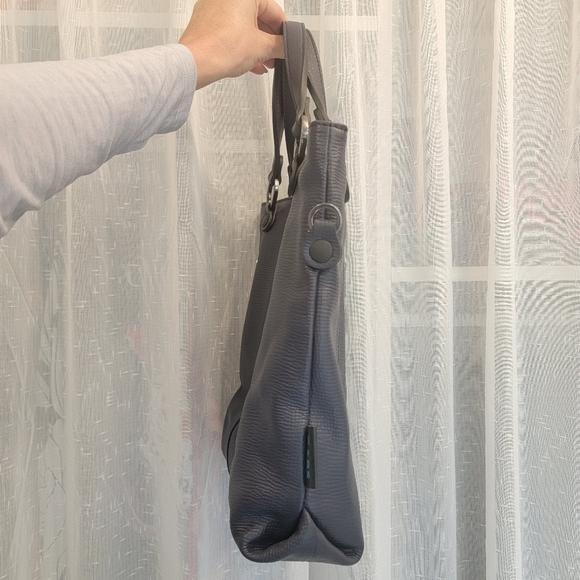 Gabs Leather Tote Navy Blue NWOT - Picture 3 of 16